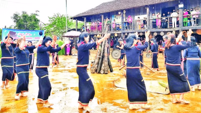 Lễ hội truyền thống tại làng Kon Chênh.