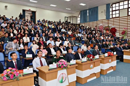 Quang cảnh buổi lễ.