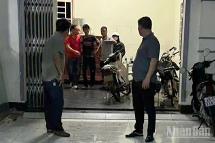 Lực lượng công an khống chế, bắt giữ Nguyễn Văn Nhân, giải thoát an toàn cho nạn nhân.