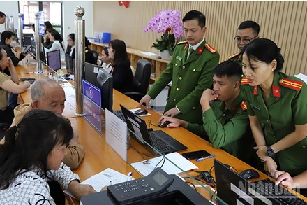 Công an tỉnh Lâm Đồng triển khai cao điểm đổi thẻ đảng viên trên nền tảng cơ sở dữ liệu quốc gia về dân cư.