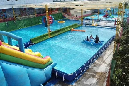 Hồ bơi tại khu vui chơi nước LalaPool, nơi xảy ra tai nạn đuối nước khiến cháu nhỏ 3 tuổi tử vong.