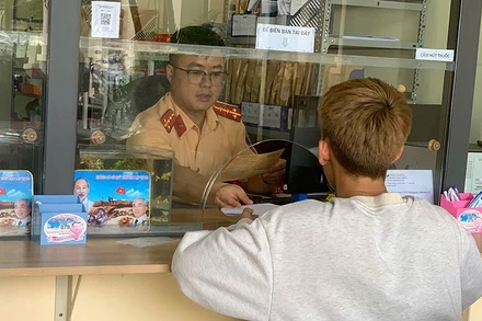 Công an tỉnh Lâm Đồng xử lý tài xế Hồ Văn Ngọc H. vượt ẩu trên Quốc lộ 20.