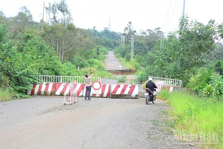 Do thiếu vốn, Dự án tuyến đường tránh thành phố Bảo Lộc tạm dừng thi công từ tháng 10/2020 đến nay.