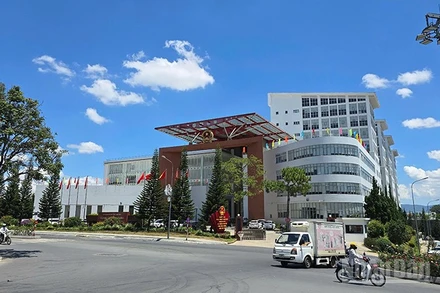 Trung tâm hành chính tỉnh Lâm Đồng, nơi làm việc của hơn 1.000 cán bộ, viên chức.