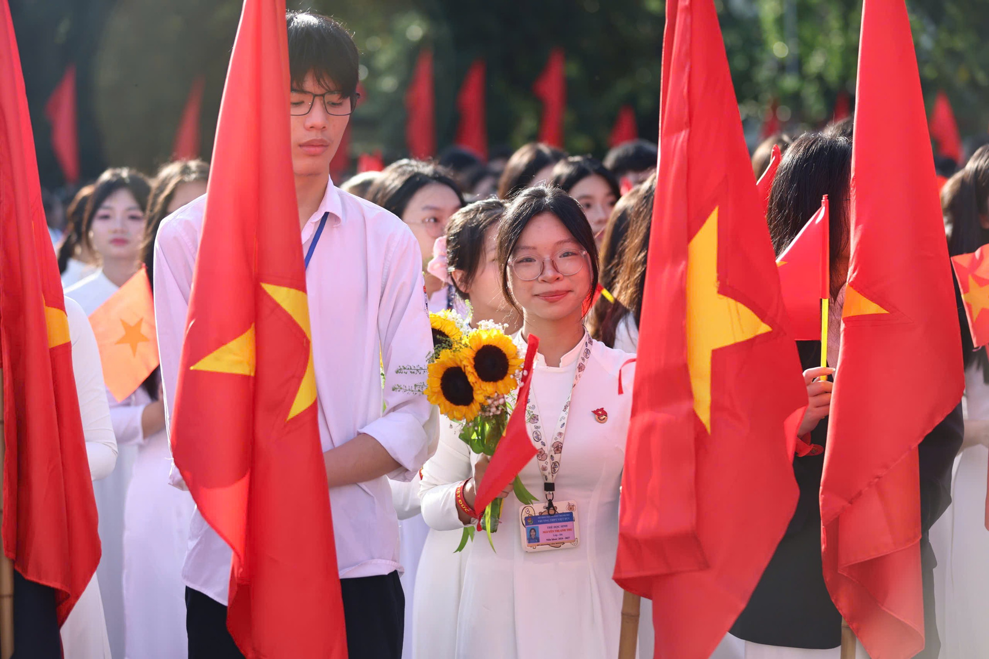 Là bậc học lớn nhất trong giáo dục phổ thông, những "đàn anh, đàn chị" giáo dục phổ thông bước vào năm học mới với tâm thế chững chạc, tự tin. 0e74a6cc7afef1a0a8ef23.jpg