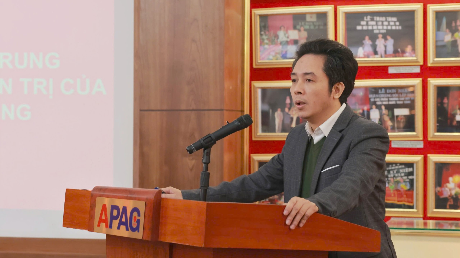 TS Phạm Quang Quyền, Quyền Giám đốc Trung tâm Thông tin-Thư viện, Học viện Hành chính và Quản trị công e6fa5290467acb24926b-7351.jpg