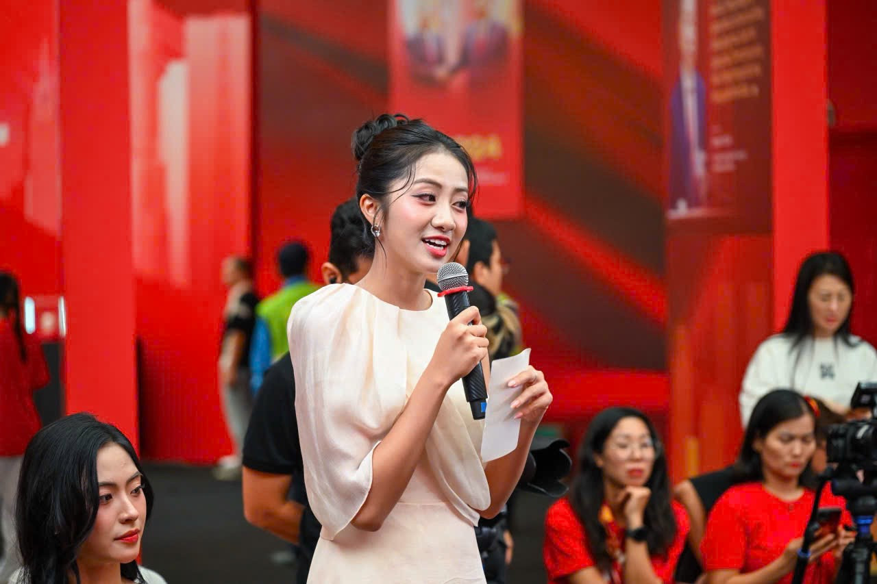 Hoa hậu Việt Nam 2024 Hà Trúc Linh chia sẻ tại tọa đàm. 8606445695544169808.jpg