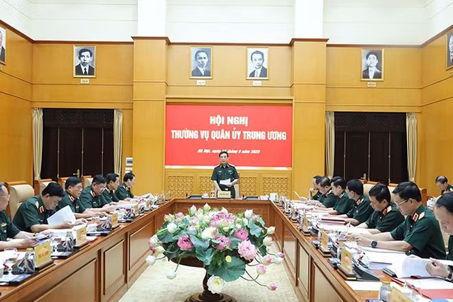 Đại tướng Phan Văn Giang chủ trì Hội nghị Thường vụ Quân ủy Trung ương nhằm rà soát công tác chuẩn bị Đại hội Đảng bộ Quân đội lần thứ XII, nhiệm kỳ 2025-2030. (Ảnh Mod)