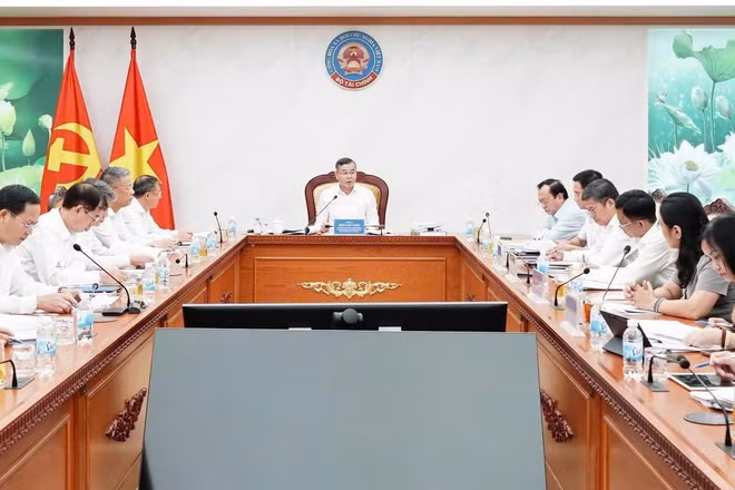 Quang cảnh buổi làm việc.
