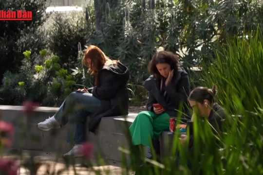 [Video] Tác động của lệnh cấm trẻ em dùng mạng xã hội tại Australia 