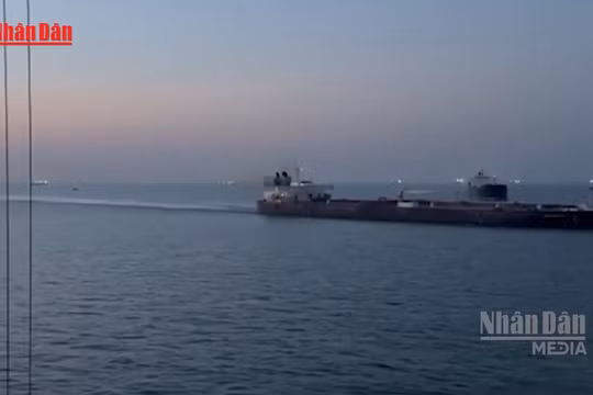 [Video] Iran bắn cảnh cáo tàu dầu, tái áp đặt hạn chế với Eo biển Hormuz 