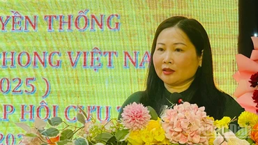 Phó Chủ tịch Ủy ban nhân dân tỉnh Lào Cai Vũ Thị Hiền Hạnh phát biểu tại lễ kỷ niệm. (Ảnh: THANH SƠN)