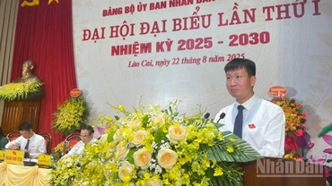 Bí thư Đảng bộ, Chủ tịch Ủy ban nhân dân tỉnh Lào Cai, Trần Huy Tuấn phát biểu tại đại hội. (Ảnh: THANH SƠN)