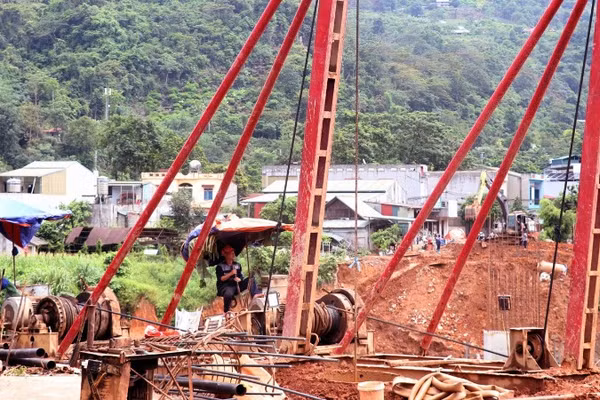 Cầu cứng Tùng Tạo, phường Hà Giang 2, được đầu tư xây dựng để thay thế cầu treo bị nước lũ cuốn trôi do thiên tai.