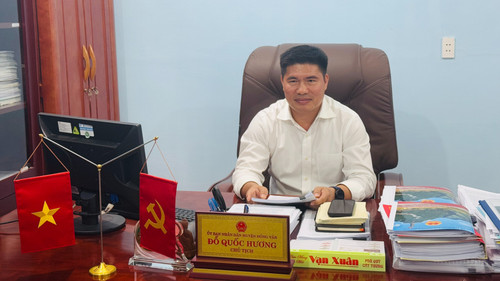 Chủ tịch UBND huyện Đồng Văn Đỗ Quốc Hương.