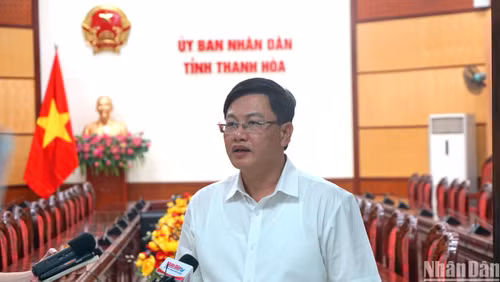 Phó Chủ tịch Ủy ban nhân dân tỉnh Thanh Hóa Mai Xuân Liêm chia sẻ về kinh nghiệm giải phóng mặt bằng tại Thanh Hóa. (Ảnh: TRUNG HƯNG)