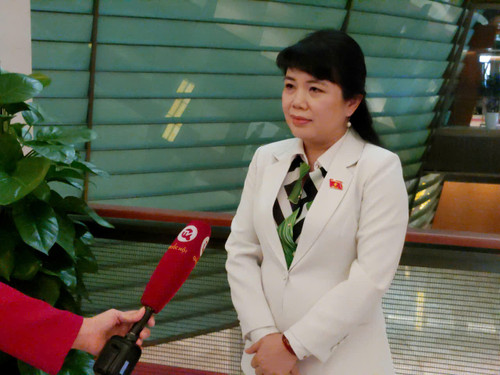 Đại biểu Nguyễn Thị Thu Hà - Phó trưởng Đoàn chuyên trách Đoàn đại biểu Quốc hội tỉnh Quảng Ninh. (Ảnh: TRUNG HƯNG)