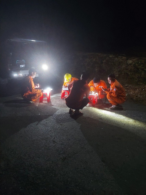 Xử lý sự cố điện ngay trong đêm xảy ra thiên tai 29/3/2024 tại Mường Khương (Lào Cai).