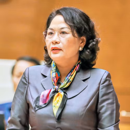 ĐỒNG CHÍ NGUYỄN THỊ HỒNG, ỦY VIÊN TRUNG ƯƠNG ĐẢNG, THỐNG ĐỐC NGÂN HÀNG NHÀ NƯỚC VIỆT NAM: