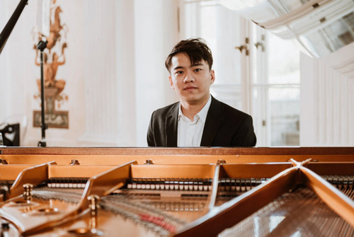 Nghệ sĩ piano Nguyễn Việt Trung.