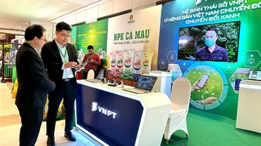 Gian hàng giới thiệu các sản phẩm chuyển đổi số VNPT tại Ðại hội Hội Nông dân Việt Nam lần thứ VIII. 