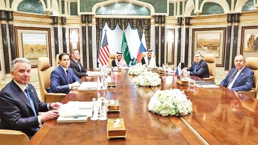 Các nhà ngoại giao Nga và Mỹ đàm phán tại Saudi Arabia. (Ảnh BỘ NGOẠI GIAO NGA) 