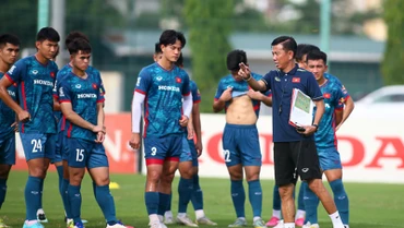 Các cầu thủ U23 tập luyện chuẩn bị cho giải vô địch U23 Ðông Nam Á 2023. (Ảnh VFF) 