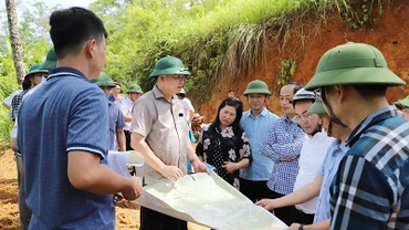 Lãnh đạo tỉnh Bắc Kạn khảo sát, chỉ đạo xây dựng phương án hướng tuyến các dự án giao thông. 