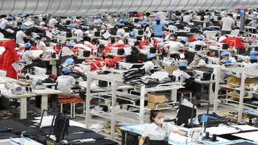 Công ty TNHH Ðầu tư Việt Sun Ninh Thuận (Khu công nghiệp Thành Hải) sản xuất trên dây chuyền may đạt tiêu chuẩn quốc tế. 