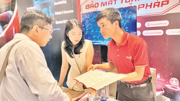 Các doanh nghiệp giới thiệu với khách hàng các giải pháp bảo mật an toàn thông tin tại Thành phố Hồ Chí Minh. 