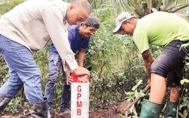 Chủ đầu tư phối hợp với UBND thành phố Thủ Ðức cắm ranh mốc, thực hiện công tác giải phóng mặt bằng dự án vành đai 3. 
