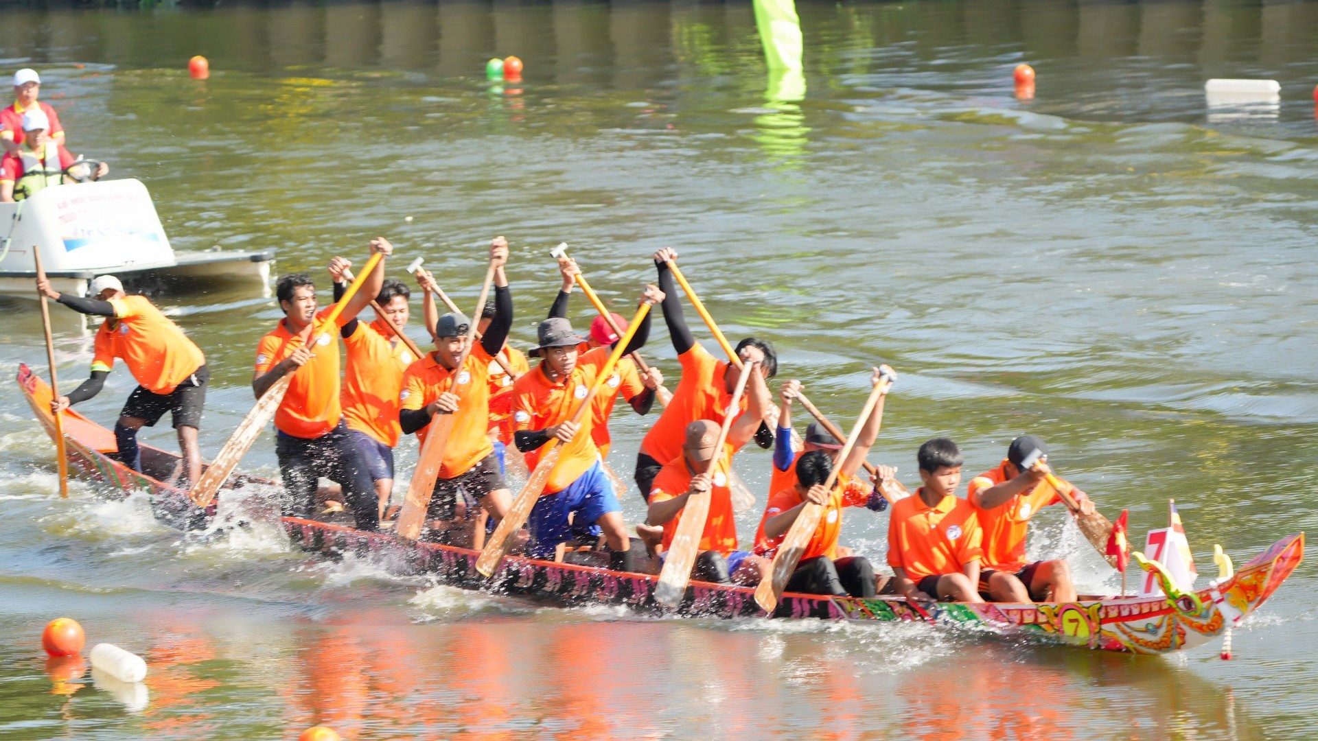 Các vận động viên tham gia cuộc thi đua ghe Ngo năm 2025.