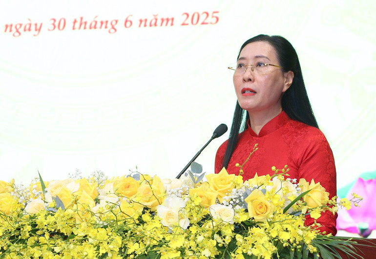 Đồng chí Bùi Thị Quỳnh Vân, Ủy viên Trung ương Đảng, Bí thư Tỉnh ủy Quảng Ngãi phát biểu nhận nhiệm vụ. img-9675.jpg