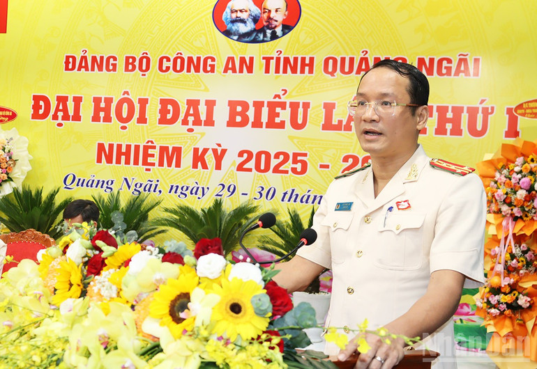 Đại tá Hồ Song Ân, Bí thư Đảng ủy, Giám đốc Công an tỉnh Quảng Ngãi phát biểu khai mạc đại hội. ndo_br_img-1159.jpg