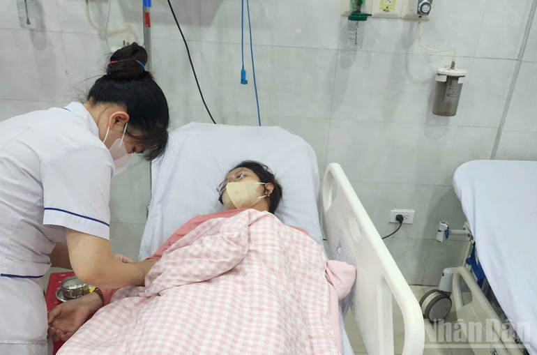 Az egészségügyi személyzet aktívan kezeli a kenyérfogyasztás után ételmérgezésben szenvedő betegeket. ndo_br_z7325361424106-26a4a317e13c65d41ec89476a822ad78.jpg