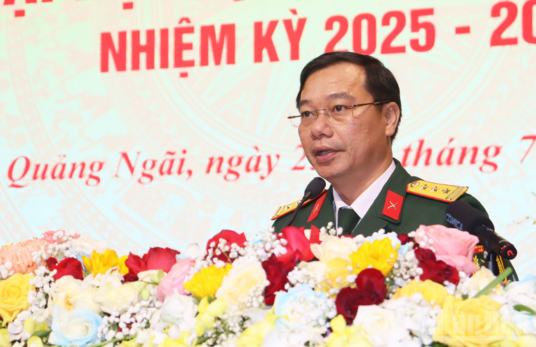 Thượng tá Trần Thế Phan, Phó Bí thư Đảng ủy, Chỉ huy trưởng Bộ Chỉ huy Quân sự tỉnh Quảng Ngãi phát biểu tại đại hội. ndo_br_img-0309.jpg