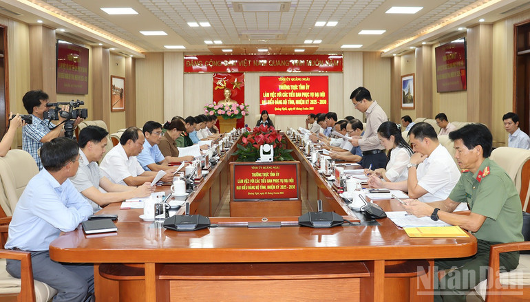 Quang cảnh buổi làm việc. ndo_br_img-1350.jpg