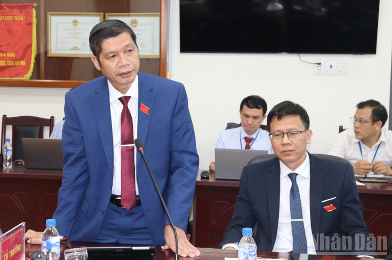 Đại biểu Nguyễn Thành Long, Bí thư Đảng ủy xã Ia Chim kiến nghị cần đẩy mạnh kêu gọi thu hút đầu tư chế biến nông, lâm sản và đầu tư giao thông kết nối liên vùng. ndo_br_img-2670.jpg