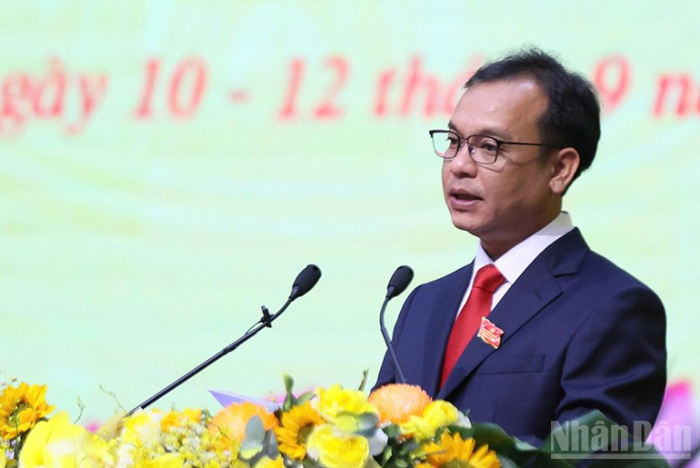 Đồng chí U Huấn, Ủy viên dự khuyết Trung ương Đảng, Phó Bí thư Thường trực Tỉnh ủy, Trưởng Đoàn đại biểu Quốc hội tỉnh, Chủ tịch Ủy ban Mặt trận Tổ quốc Việt Nam tỉnh trình bày Báo cáo kiểm điểm sự lãnh đạo, chỉ đạo của Ban Chấp hành Đảng bộ tỉnh nhiệm kỳ 2020-2025. ndo_br_z6999396291380-949fda634fc29d546ac68d1ee1d78aa2.jpg
