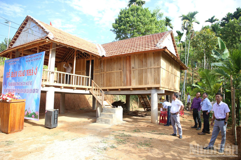 Đến thời điểm này, tỉnh Quảng Ngãi đã hoàn thành mục tiêu xóa nhà tạm, nhà dột nát. ndo_br_gen-h-z6723210673550-fd1900b4e8d9bc33e3d3e37a40454ead.jpg