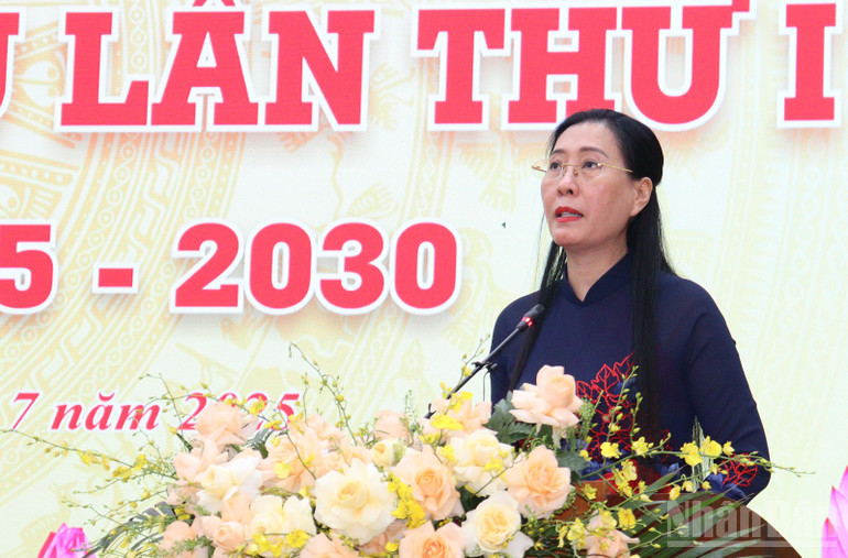 Đồng chí Bùi Thị Quỳnh Vân, Ủy viên Trung ương Đảng, Bí thư Tỉnh ủy Quảng Ngãi phát biểu chỉ đạo Đại hội. ndo_br_img-1296.jpg