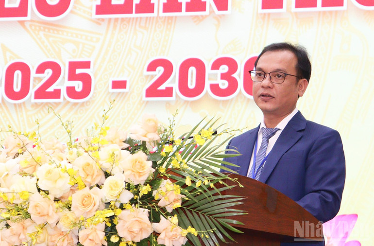 Đồng chí U Huấn, Phó Bí thư Thường trực Tỉnh ủy, Bí thư Đảng ủy các cơ quan Đảng tỉnh Quảng Ngãi phát biểu khai mạc Đại hội. ndo_br_img-1261.jpg