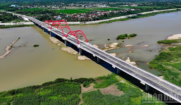 Đầu tư phát triển kết cấu hạ tầng đồng bộ, hiện đại, ưu tiên hạ tầng giao thông, đô thị là một trong 3 nhiệm vụ của Đảng bộ tỉnh Quảng Ngãi nhiệm kỳ 2025-2030. ndo_br_gen-h-z6919150837007-439b9bc5e851c2c349e12e369ee00f3e.jpg