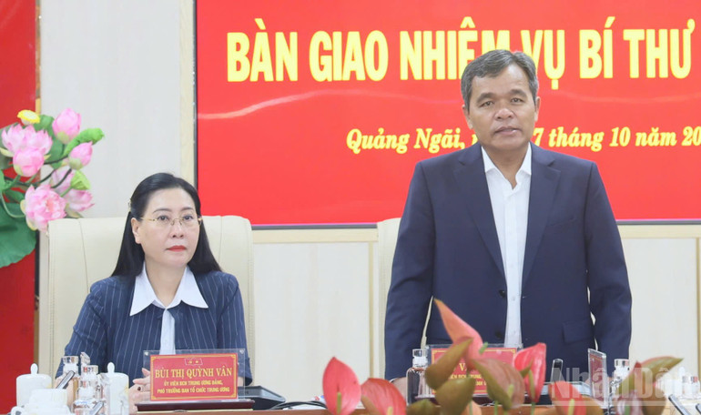 Đồng chí Hồ Văn Niên, Ủy viên Trung ương Đảng, Bí thư Tỉnh ủy Quảng Ngãi phát biểu tại hội nghị. ndo_br_z7125215592729-4a47a5655f495f1266251219da5680e2.jpg
