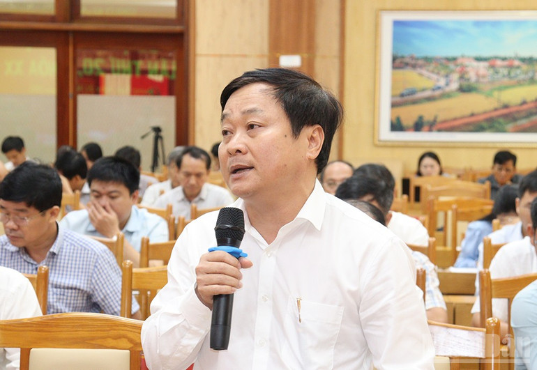 Giám đốc Sở Xây dựng tỉnh Quảng Ngãi Nguyễn Phúc Nhân phát biểu thảo luận tại hội nghị. ndo_br_img-9301.jpg
