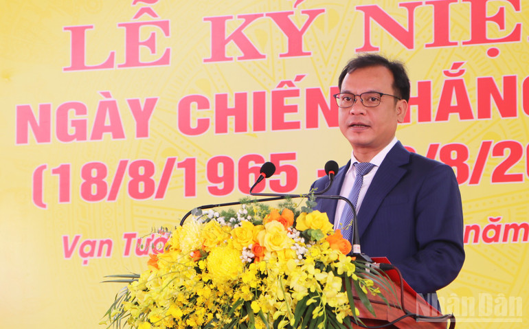 Đồng chí U Huấn, Ủy viên dự khuyết Trung ương Đảng, Phó Bí thư Thường trực Tỉnh ủy, Trưởng Đoàn đại biểu Quốc hội tỉnh Quảng Ngãi, Chủ tịch Ủy ban Mặt trận Tổ quốc Việt Nam tỉnh Quảng Ngãi trình bày diễn văn tại buổi lễ. ndo_br_img-5367.jpg