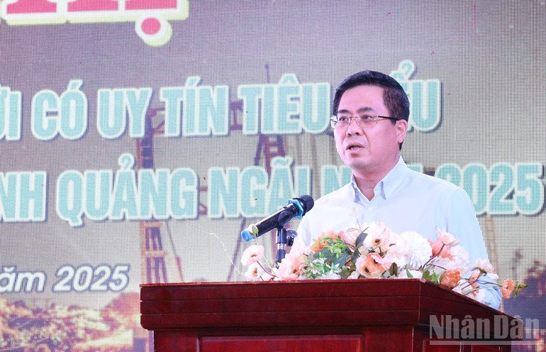 Chủ tịch Ủy ban nhân dân tỉnh Quảng Ngãi Nguyễn Hoàng Giang phát biểu tại hội nghị. ndo_br_img-2133.jpg