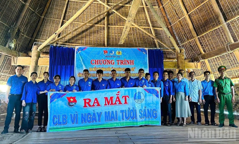 Ra mắt Câu lạc bộ Vì Ngày mai tươi sáng tại góp phần tuyên truyền tại vùng dân tộc thiểu số phía tây Quảng Ngãi. ndo_br_gen-h-z6874752336524-18305e4c429ccd1cfcfb12300f8907ba.jpg