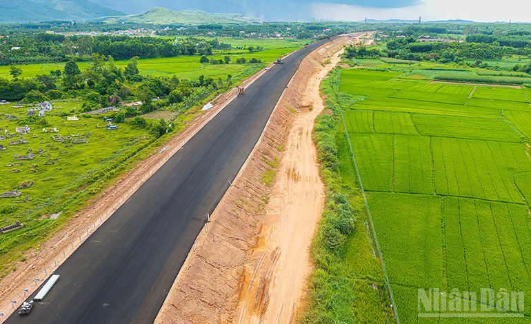 Cao tốc Quảng Ngãi-Hoài Nhơn hoàn thành đưa vào khai thác sẽ giúp Quảng Ngãi kết nối giao thông thuận lợi hơn, tạo động lực phát triển kinh tế-xã hội, mở ra cơ hội thu hút đầu tư. ndo_br_untitled-6.jpg