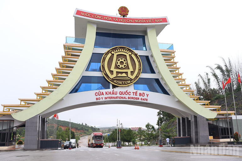 Cửa khẩu quốc tế Bờ Y, động lực tăng trưởng mới của Quảng Ngãi trong việc khai thác hành lang kinh tế đông-tây. ndo_br_qn13.jpg
